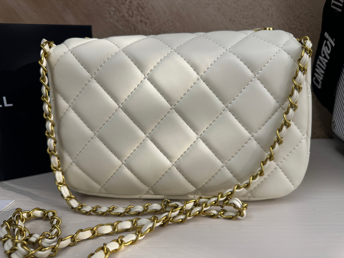 Chanel gift vip perle colore panna