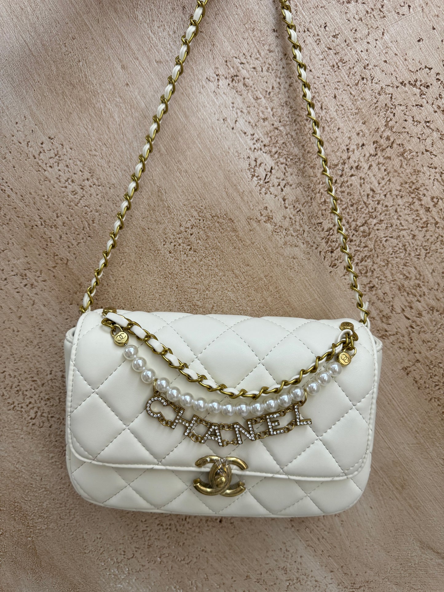 Chanel gift vip perle colore panna
