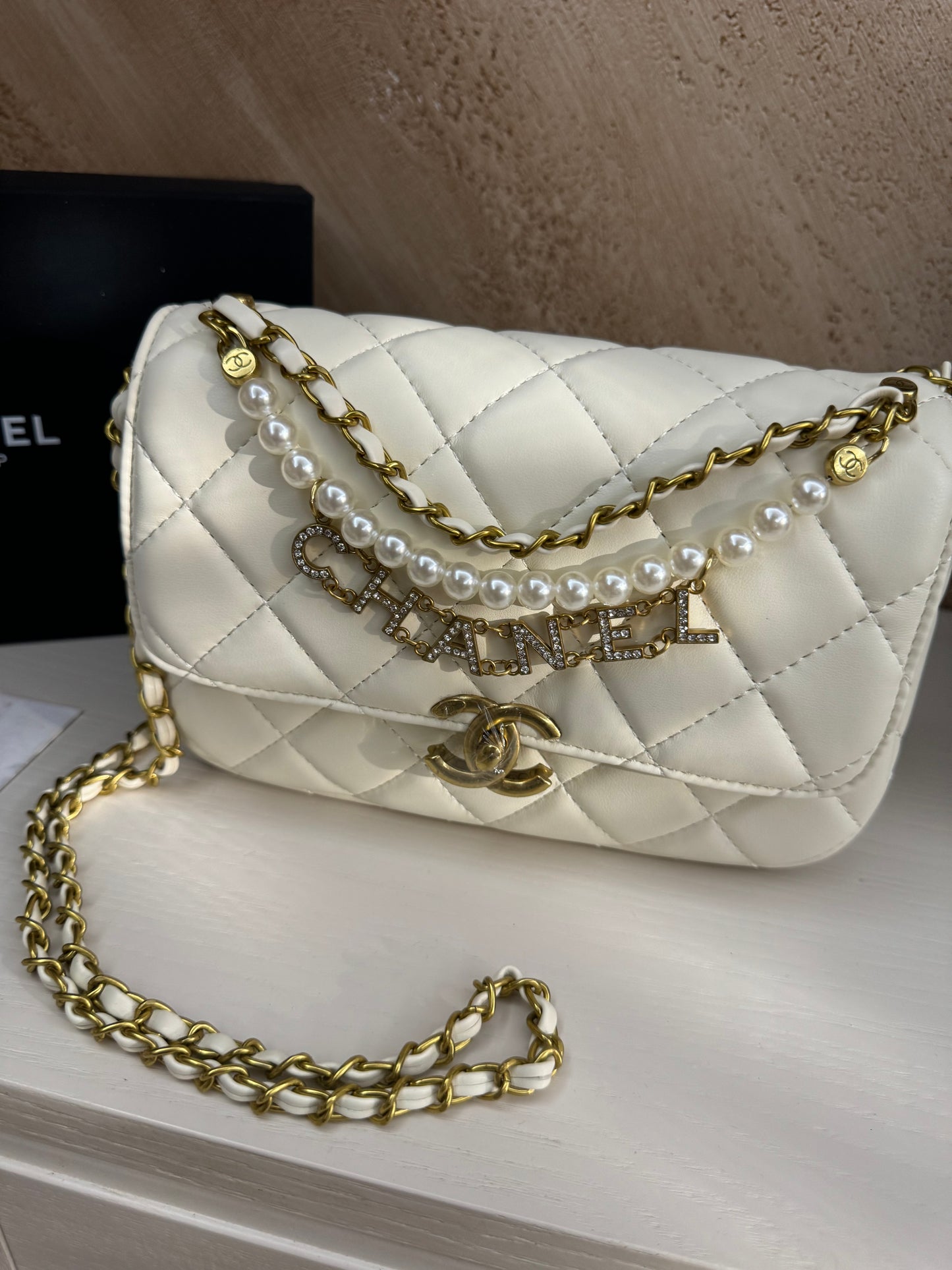 Chanel gift vip perle colore panna