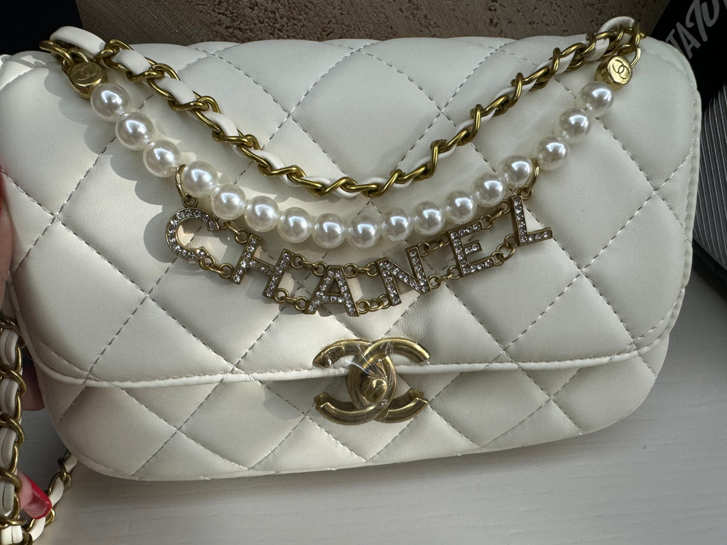 Chanel gift vip perle colore panna