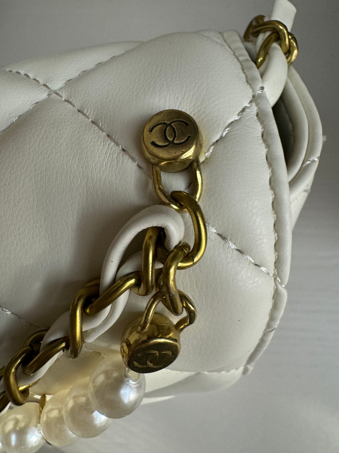 Chanel gift vip perle colore panna