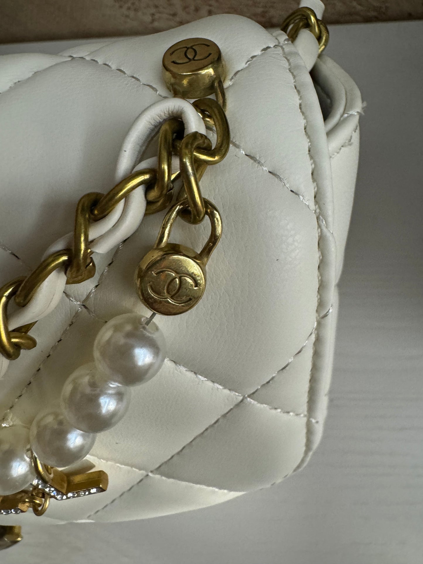 Chanel gift vip perle colore panna