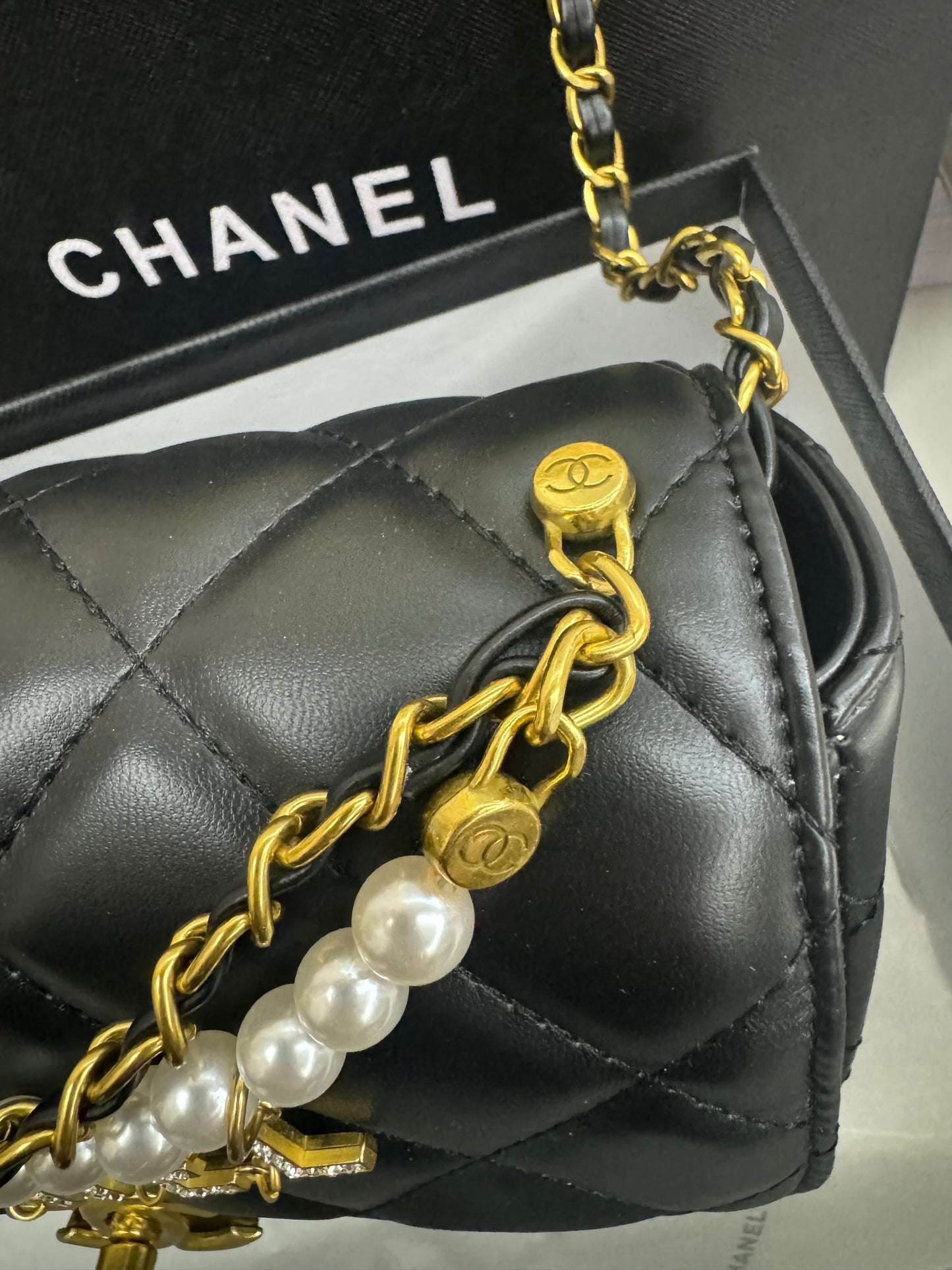 Chanel gift vip perle