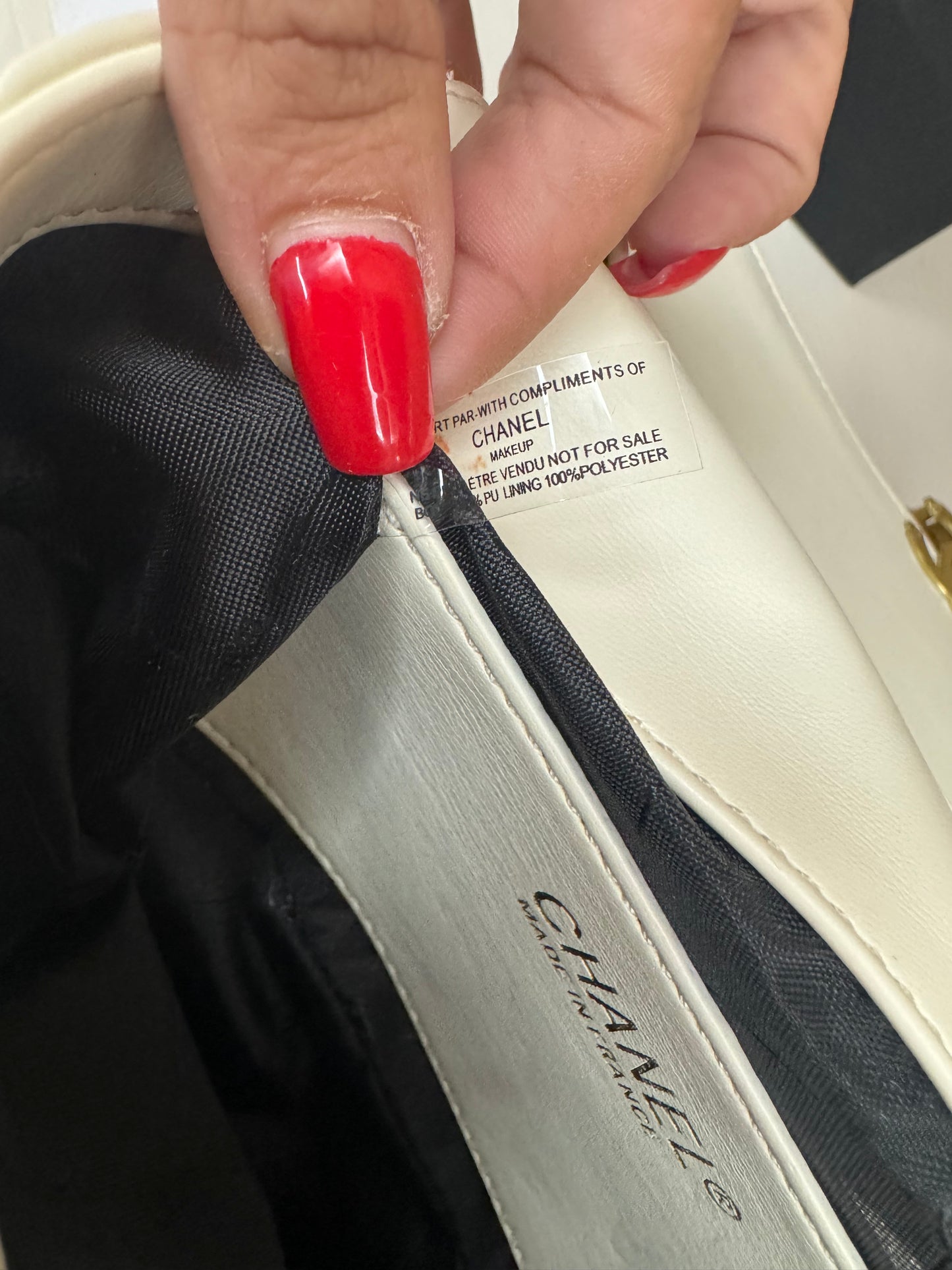 Chanel gift vip perle colore panna