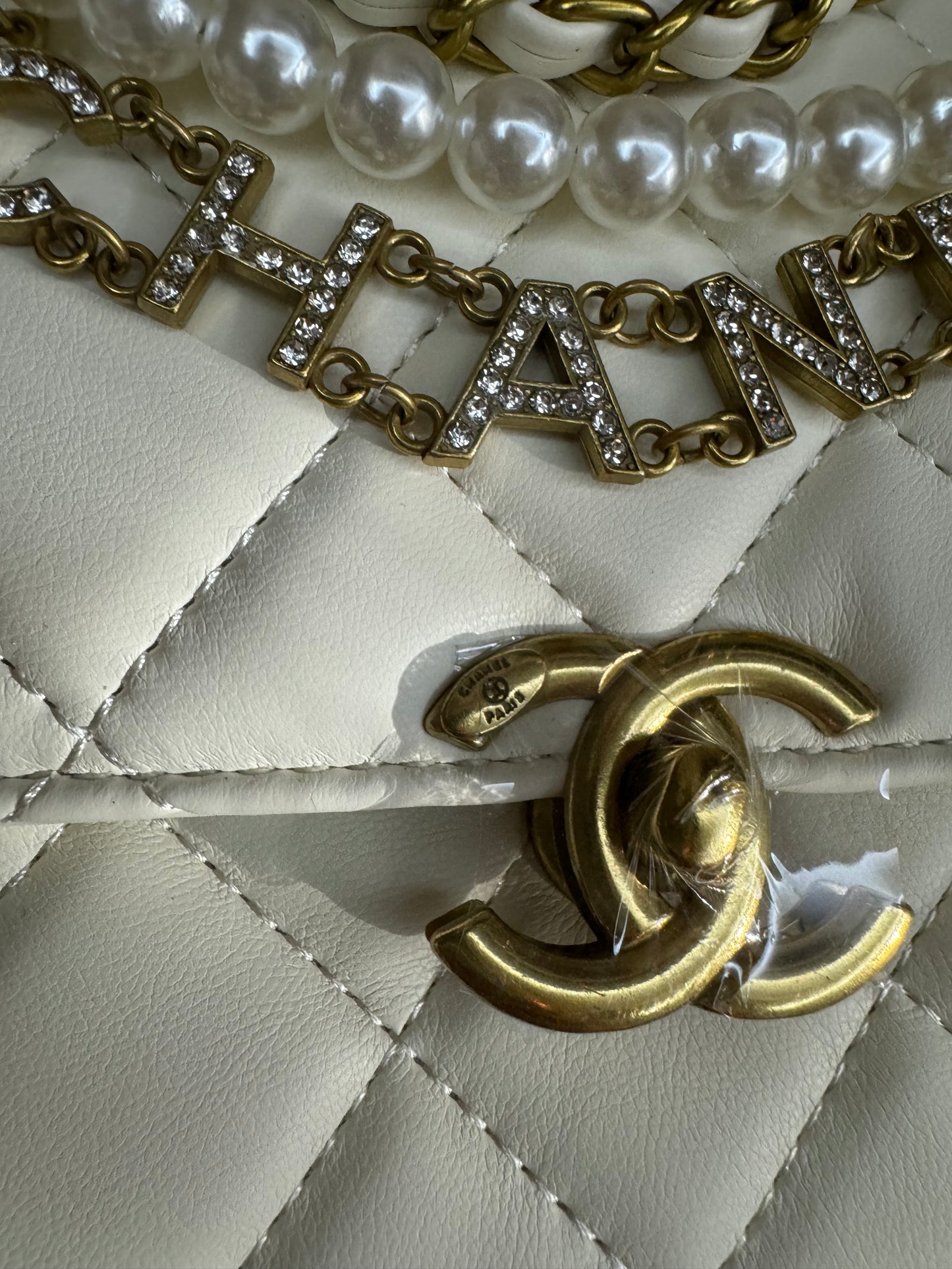 Chanel gift vip perle colore panna