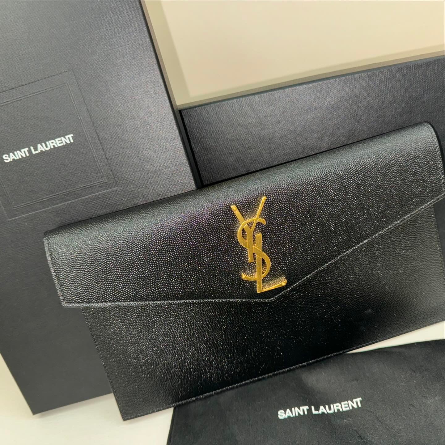 Yves Saint Laurent busta nera caviar