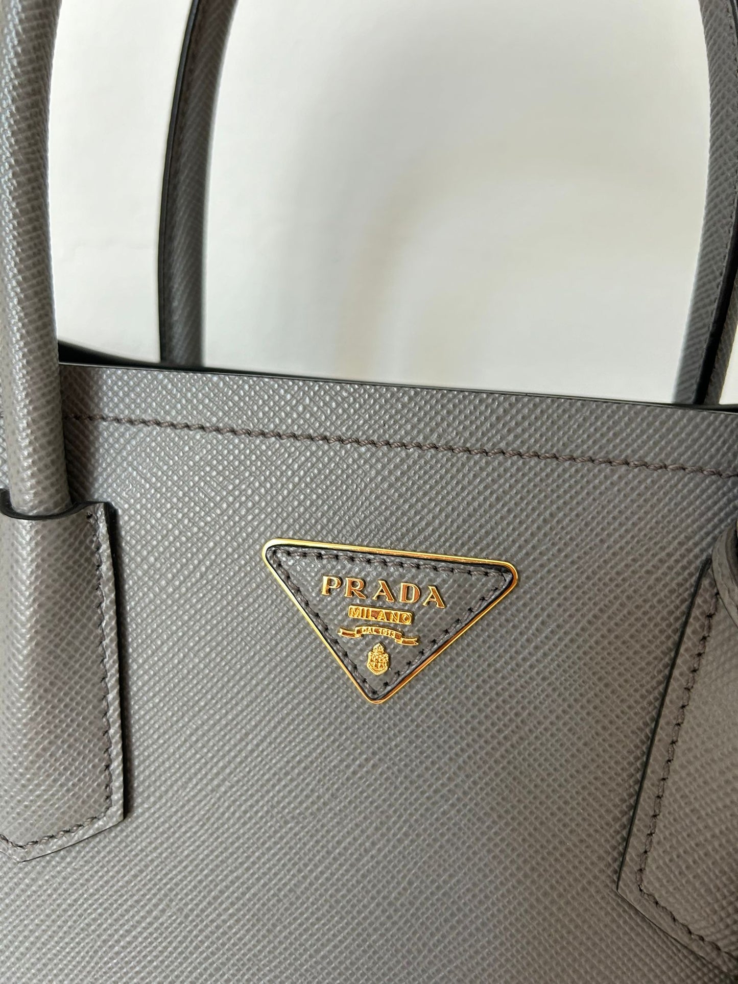 Prada Double Medium in pelle Saffiano Cuir