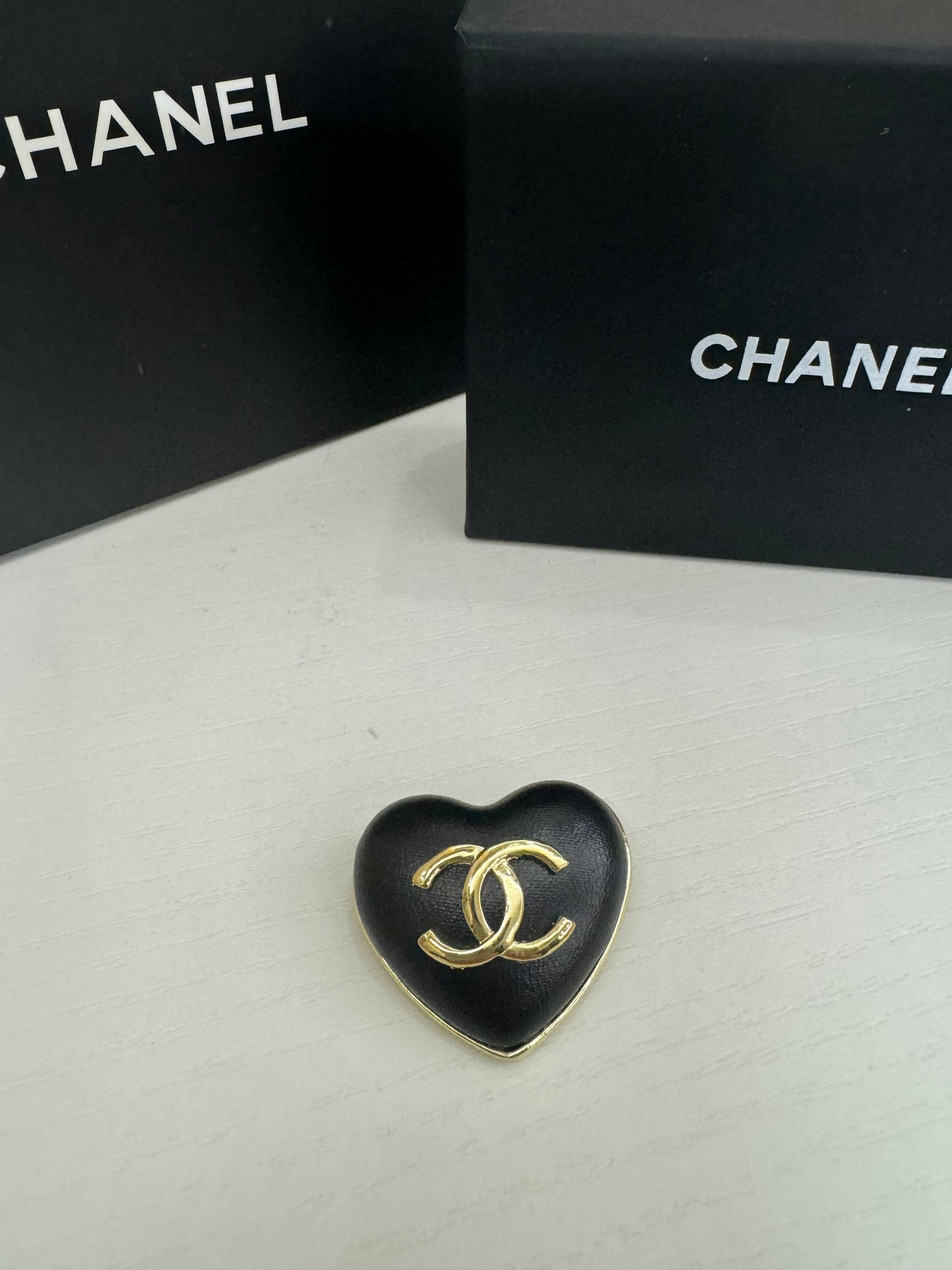 Chanel gift vip spilla cuore