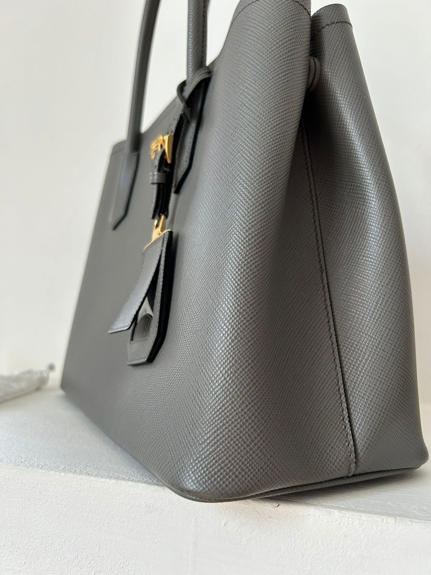 Prada Double Medium in pelle Saffiano Cuir