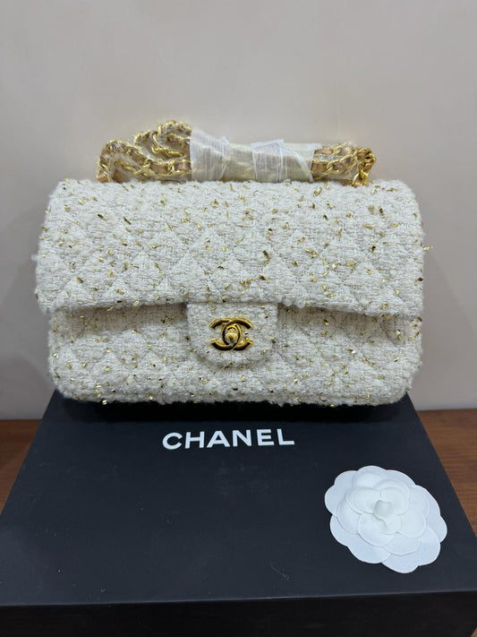 Chanel gift vip white/gold