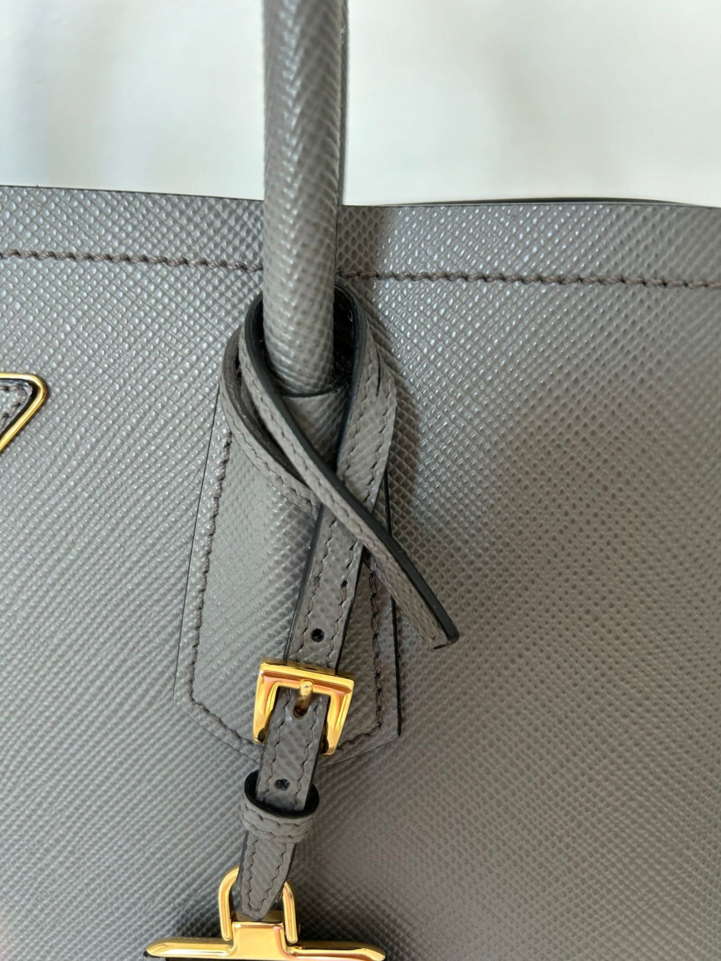 Prada Double Medium in pelle Saffiano Cuir