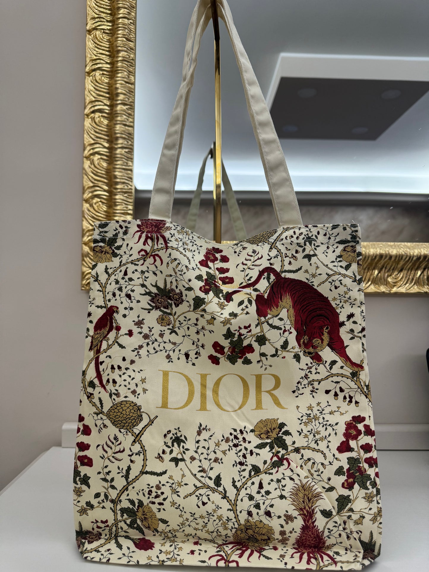 Dior gift in tessuto oro