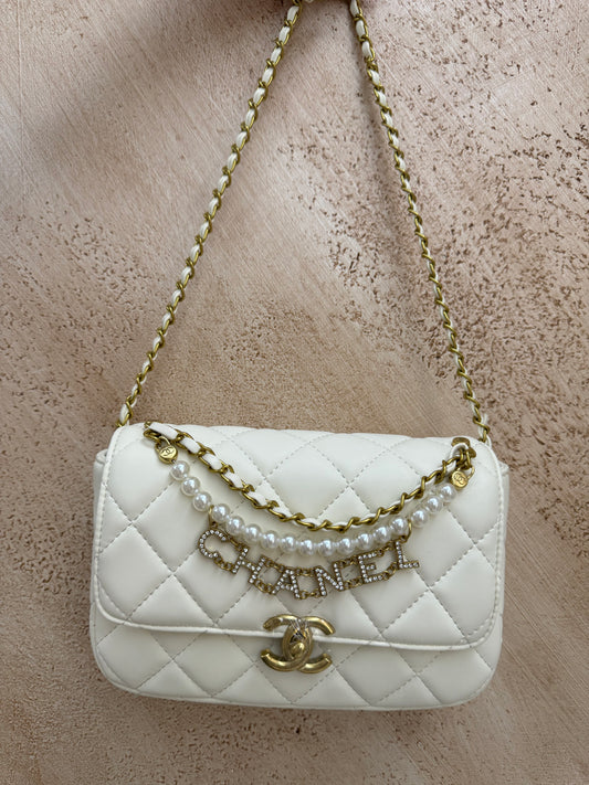 Chanel gift vip perle colore panna