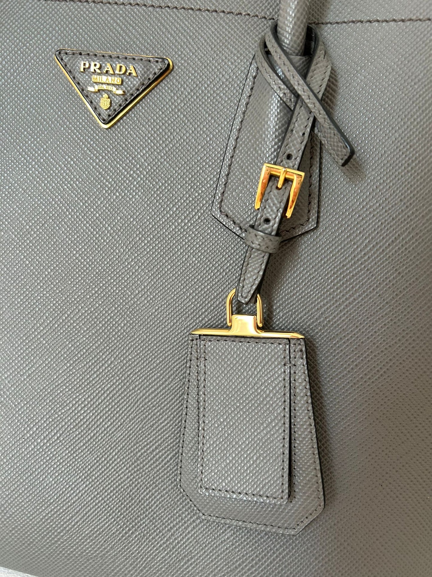 Prada Double Medium in pelle Saffiano Cuir